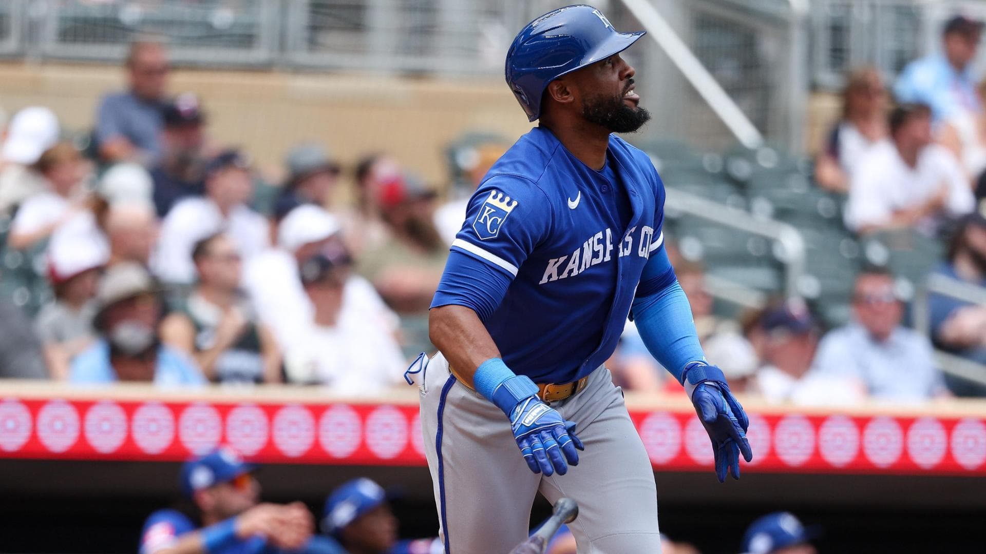 Royals hang on for one-run win over Twins on the road