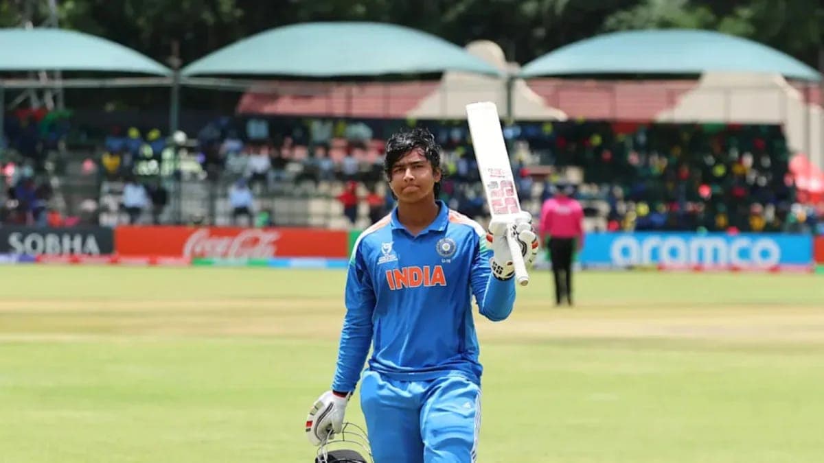 বৈভব সিনিয়র নীল জার্সিতে মাঠে নামলেই ভেঙে যাবে সচিনের রেকর্ড