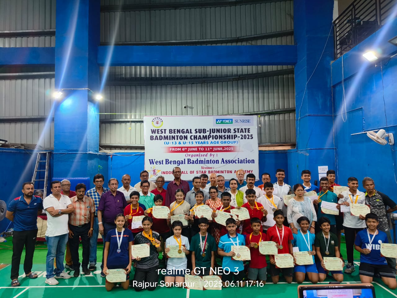 বালক-বালিকাদের রাজ্যস্তরের জমজমাট ব্যাডমিন্টনের আসর