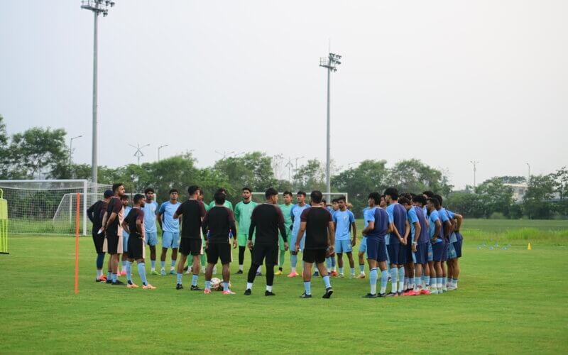 উষ্ণতা ও অনভিজ্ঞতার চ্যালেঞ্জ অতিক্রম করে তাজিকিস্তানকে হারাতে মরিয়া ভারতের তরুণ ব্রিগেড