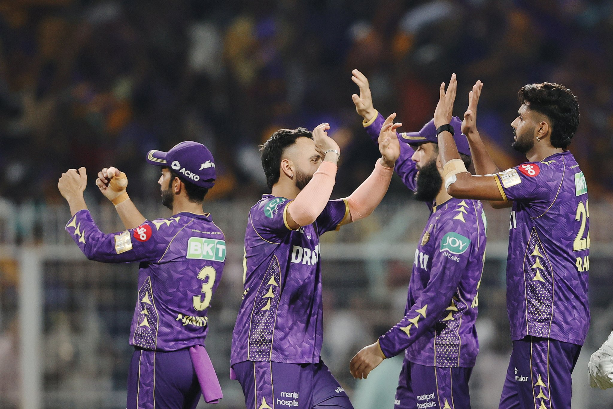 থ্রিলার ম্যাচে রাজস্থানকে হারিয়ে প্লেঅফসের আশা জিইয়ে রাখল কলকাতা
