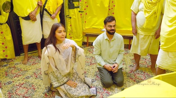 টেস্ট থেকে অবসরের পর সস্ত্রীক অনুষ্কাকে নিয়ে বৃন্দাবন গেলেন বিরাট কোহলি